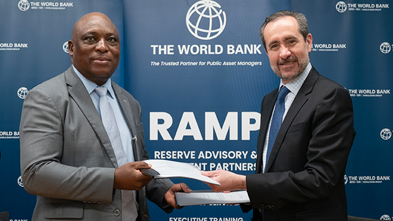 Reserve Bank of Zimbabwe and WB VP and Treasurer shake hands and hold agreements